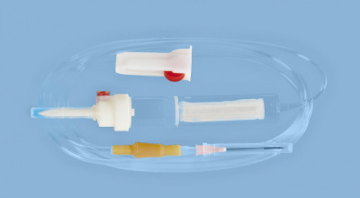 Система для вливаний гемотрансфузионная для крови с пластиковой иглой — 20 шт/уп купить оптом в Брянске